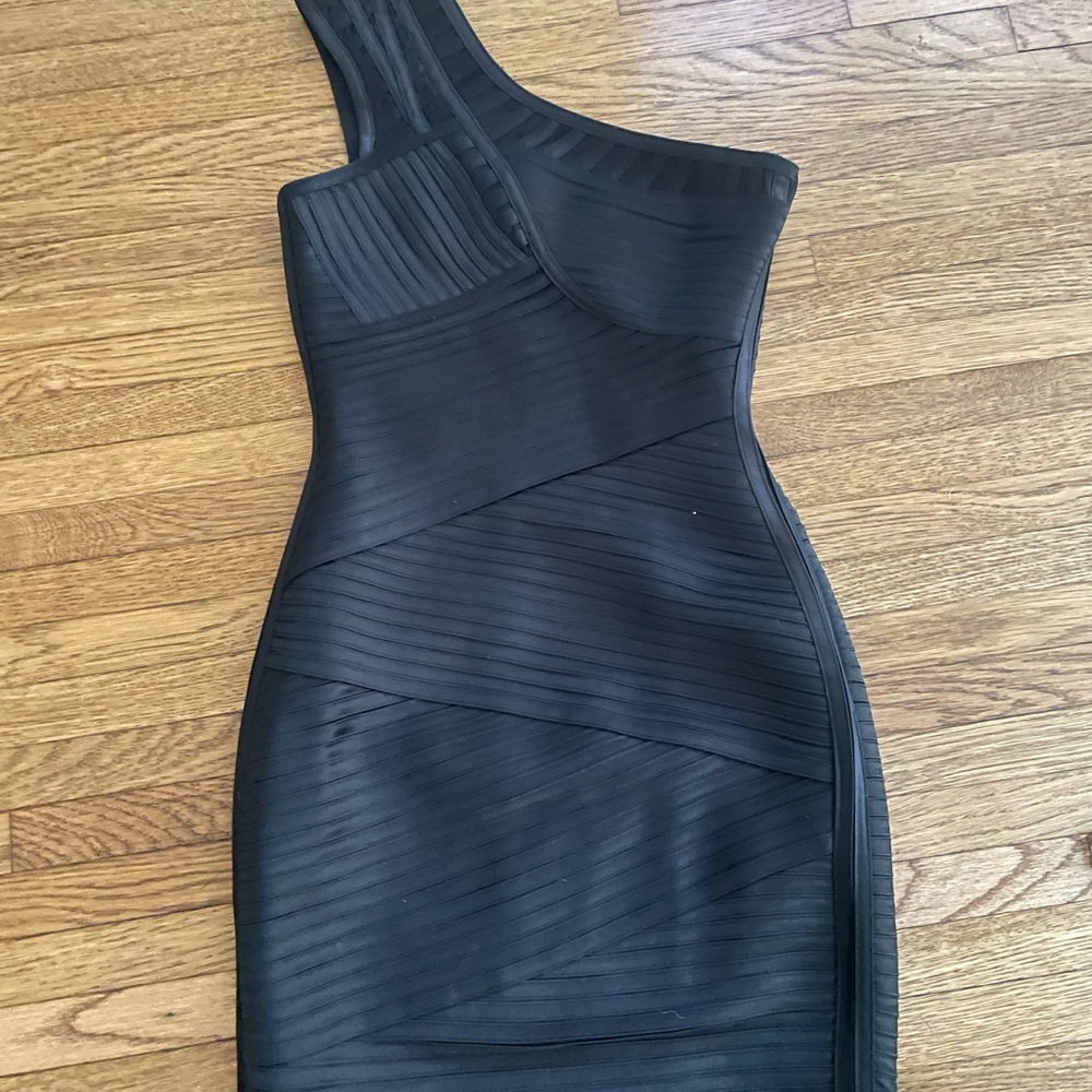 Bcbgmaxazria black one shoulder dress